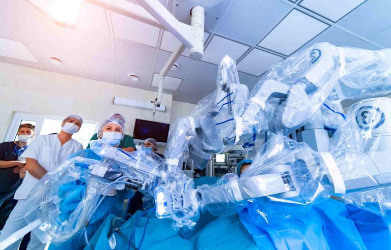 Cirurgia robótica é indicada apenas para câncer de próstata? Dr. Raul Messias, de Goiânia, esclarece