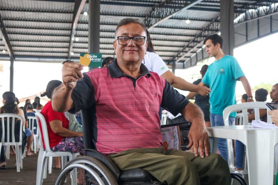 Agehab leva escrituras e Aluguel Social ao Nordeste de Goiás