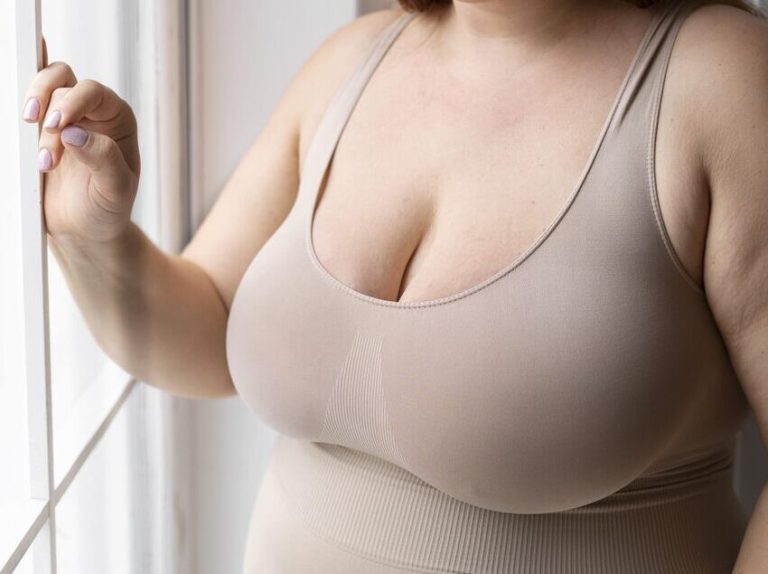 O impacto do volume mamário na postura e na autoestima